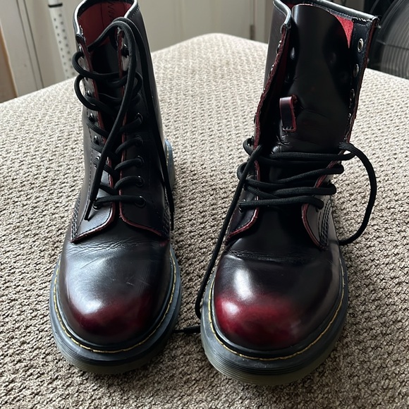 Marke Niih unisex Combat boots black size 9.5 iconic reddish black leather boots - Picture 1 of 7